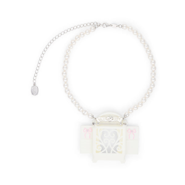 WHITE YVMIN X ASHLEY WILLIAMS WINDOW PHOTO FRAME BROOCH NECKLACE