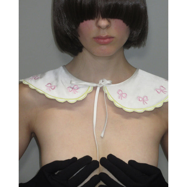 BOW EMBROIDERED COLLAR